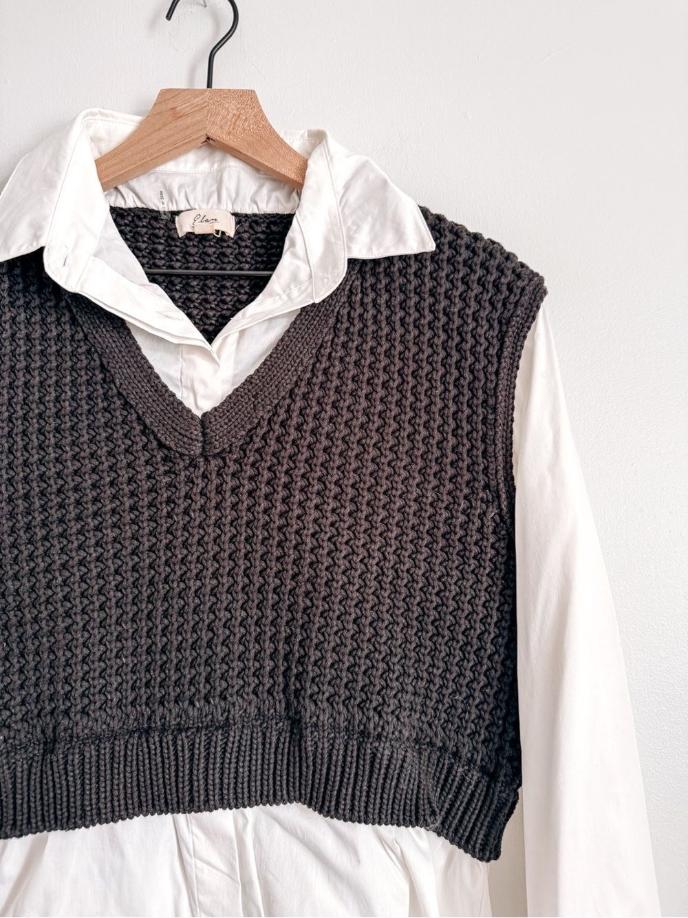 Elan Layered Sweater Vest & White Button Down Shirt 2-in-1 Black L - Picture 2 of 6